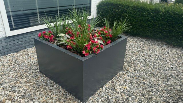 Stalen Plantenbak met bodem, 80x80x40 cm, zwart (Ral 9005)