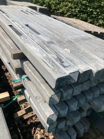 Diversen betonpalen antraciet en grijs (Hoekpalen, Tussenpalen, Driesprongpalen, sleufpalen 10x10x280cm op aanvraag)